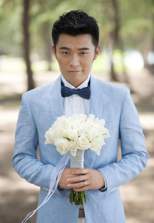 陈赫发微博承认离婚已半年十四年情灭引人唏嘘