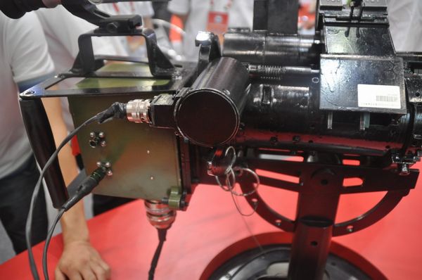 资料图:国产六管机枪射速超高.