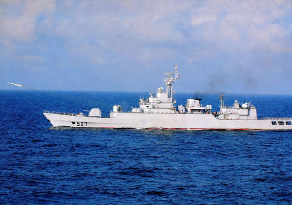 媒体指中国两大舰队练攻取钓鱼岛 官员称不惜一战