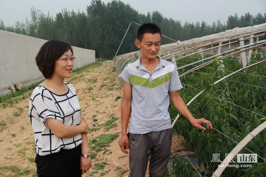 凤凰山东专访最美第一书记朱晓峰