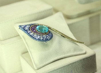 孔雀羽毛胸针蝴蝶胸针女士腕表萧邦与电影艺术萧邦从未懈怠过追随艺术