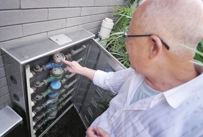 福州一小区高层住户遇怪事:水阀关了水表还会转