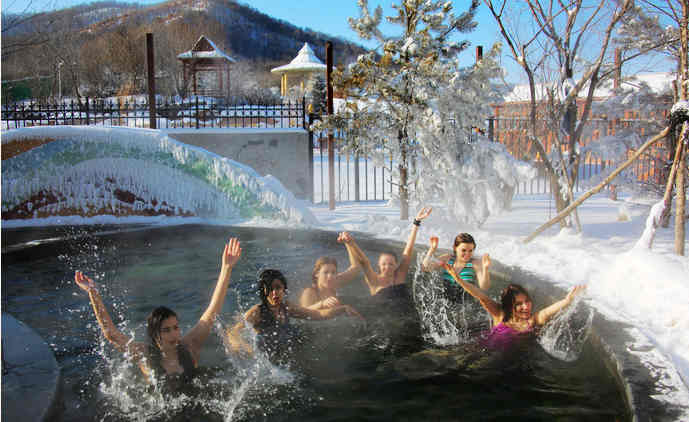 冰城馨子带你游:-30°c的哈尔滨 俄罗斯姑娘寒地温泉泡嗨了