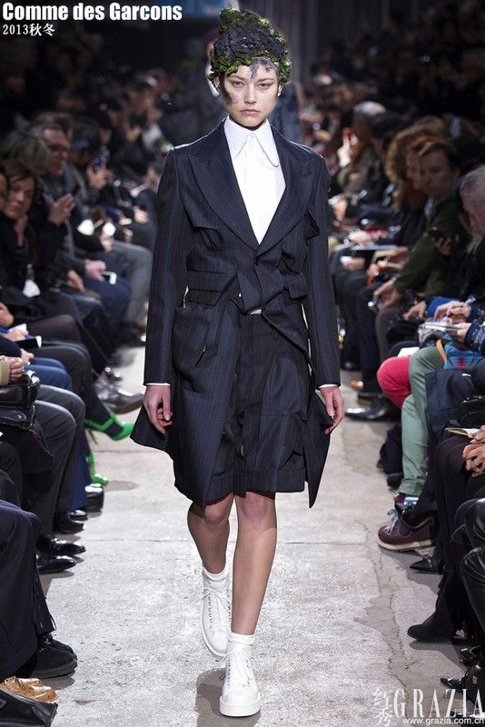 张雨绮真空上阵性感秀出剪刀腿