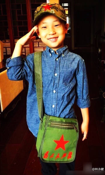 林永健的儿子林大竣敬礼.黄小蕾敬礼.包贝尔敬礼.黄子韬敬礼.