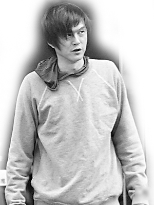 与孙益民拍拖2年后,苏慧伦近日被拍到现身珠宝店挑选钻戒.