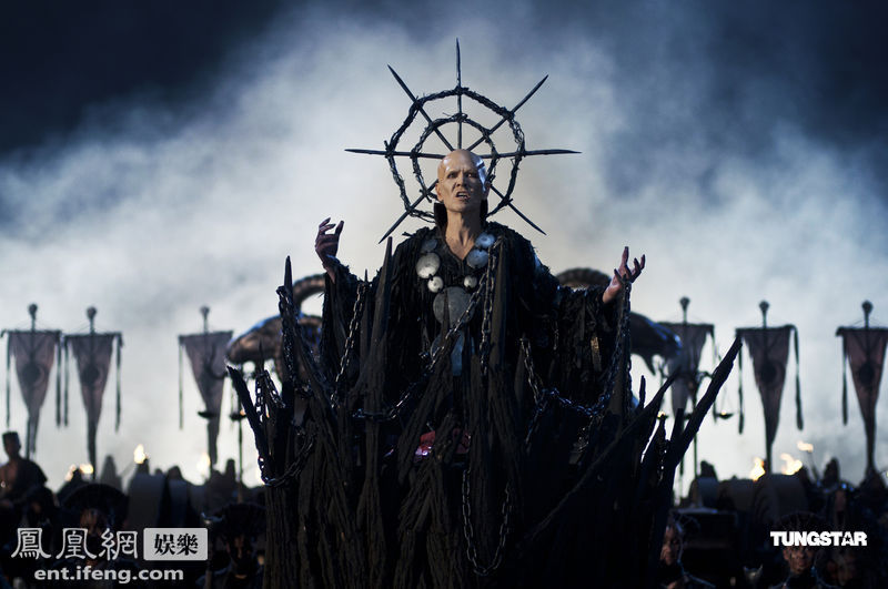 画皮Ⅱ费翔大巫师造型曝光生平首次吊威亚高清大图