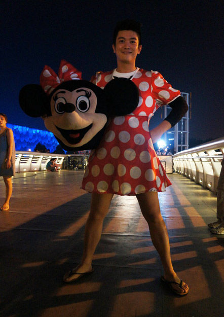 霍思燕晒热恋旧照杜江扮米妮穿裙子露腿毛高清大图