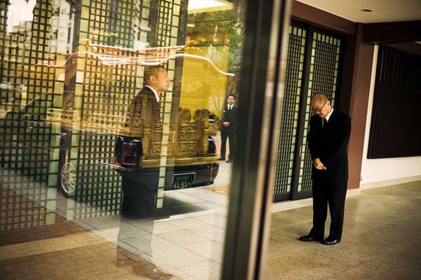 其实,住吉会刚好位于日本tbs电视台与日本最大的建筑公司之一的鹿岛