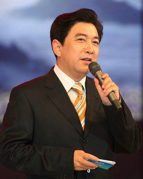 《前沿故事》:水均益全新视角梳理30年传奇经历