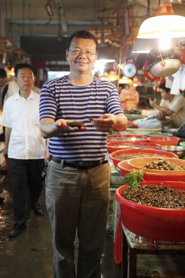 家宴大过天   潮汕人在自己家中开筵,那是了不得的事情.