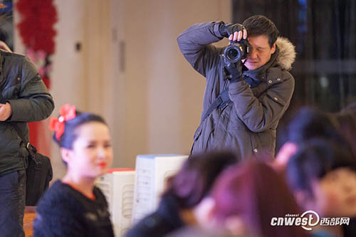 西安上演男神女神家居秀 模特身材傲人