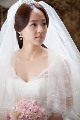 韩剧百年遗产曝柳真崔元英婚纱剧照图