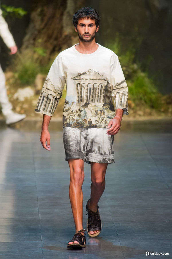 dolce & gabbana秀场 上演裸男"遛鸟"闹剧