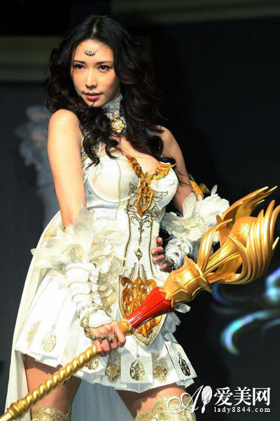 女神林志玲新代言网游深v露背齐上阵