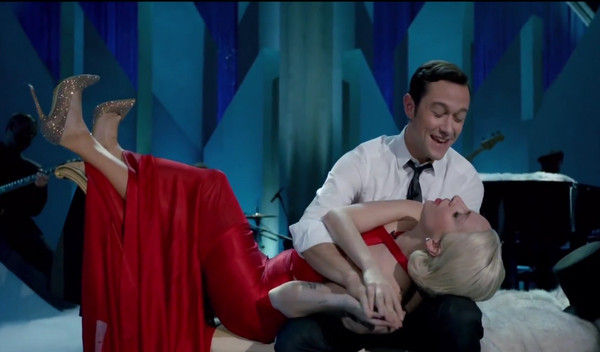 《盗梦空间》主演约瑟夫摸gaga大腿火辣热舞(组图)