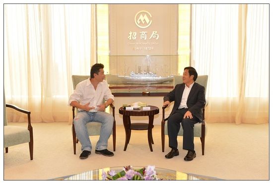 顺丰王卫高调露面穿破洞牛仔裤见央企老总图