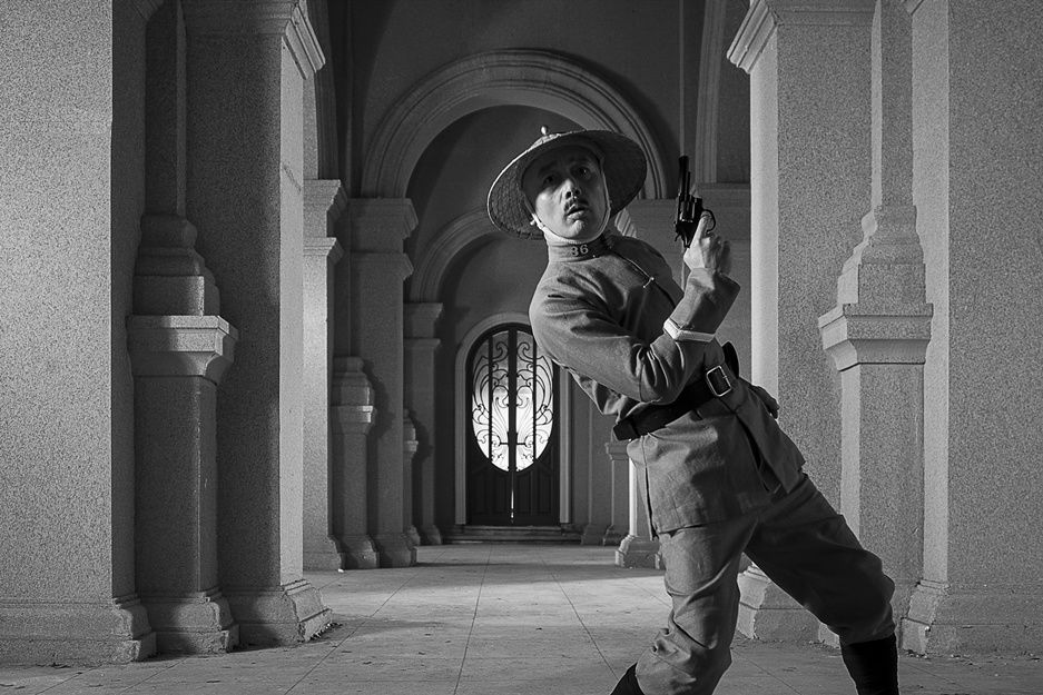 一步之遥葛优造型曝光拔枪怒射酷似北洋版007图