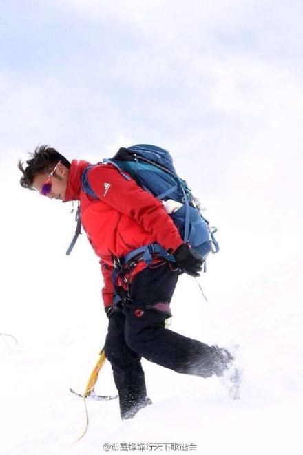 谢霆锋容祖儿相约瑞士滑雪 晒2人亲密照(图)