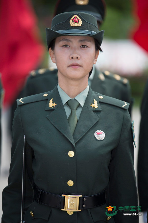 5月12日,中国人民解放军三军仪仗队首现女仪仗队员身影.