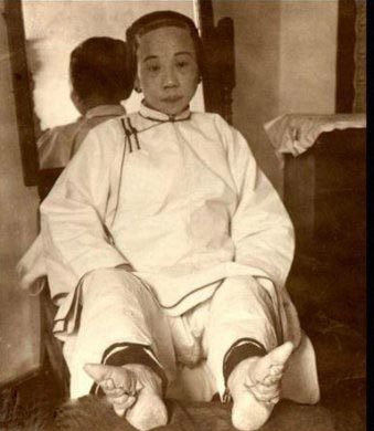 旧中国小脚女人悲惨写真图