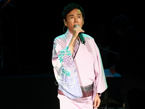 日本天王森进一传不伦恋 与56岁已婚女粉丝过夜