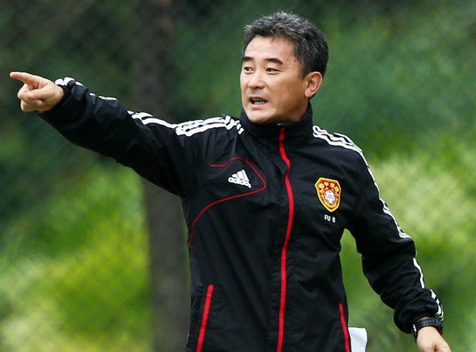 国奥武汉备战首训傅博严厉 多次叫停还亲自演示