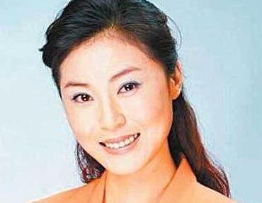 38岁女主播李泳改名后复出|李泳_凤凰娱乐