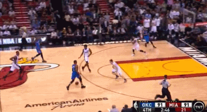 挂筐扣 假动作后撤步跳投 连4分制胜他梦回巅峰(gif)