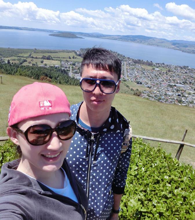 夫妻二人晒甜蜜合影