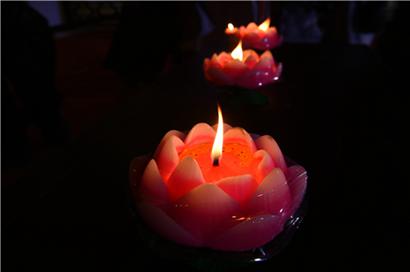 莲灯印顺大和尚与高僧大德在2013年尼泊尔蓝毗尼供灯法会上印顺大和尚