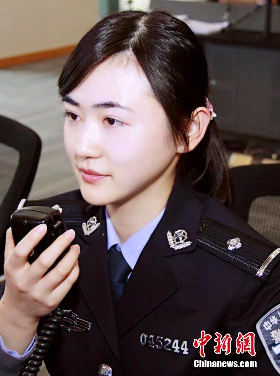 超漂亮!苏州最美女警们 生活中婉约如女神(组图)