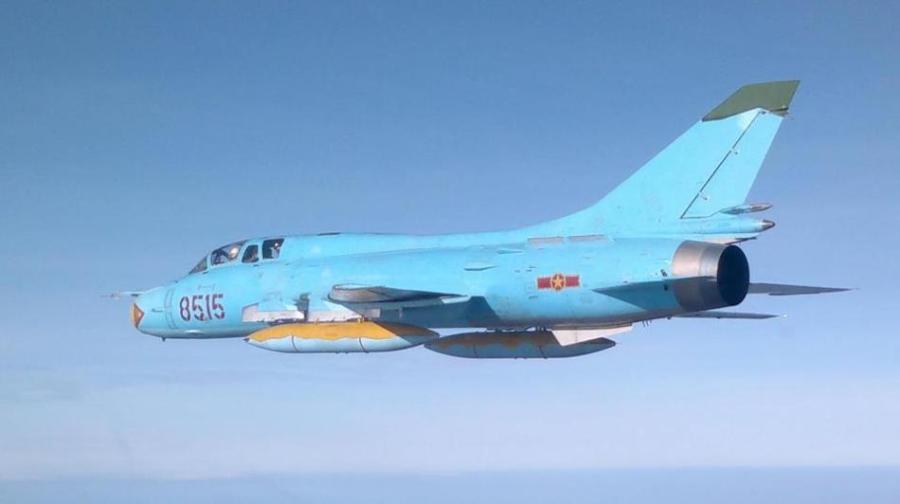 越南空军两架战机相撞后坠海