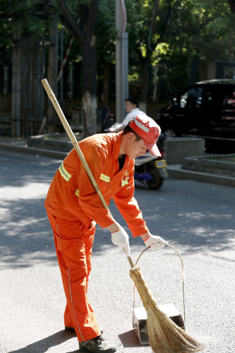 《真心英雄》佟大为化身环卫工人 首录真人秀