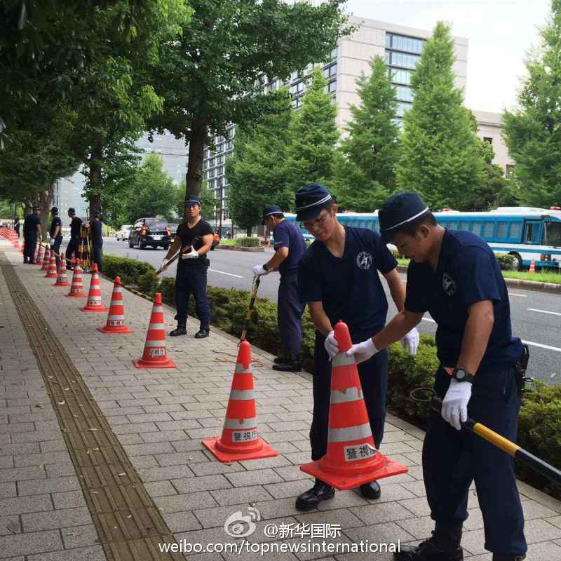 警察拉警戒线图片