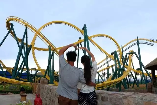 万达心形过山车 浪漫表白第一站