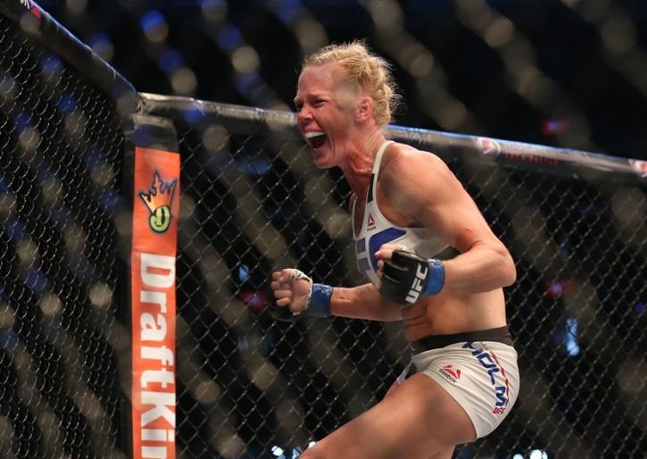 ufc终极格斗冠军赛奉献了一场巅峰对决,由19届女子拳击世界冠军霍尔姆