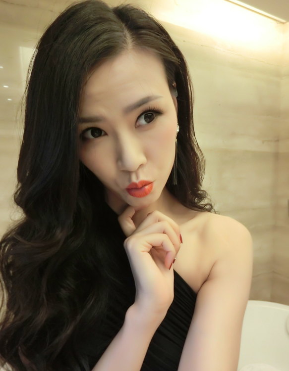 许诺自拍照中看不出曾是一名篮球运动员.