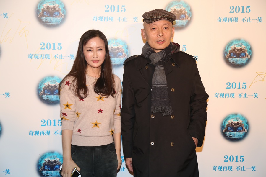 葛优助阵《不可思异》首映红毯 导演孙周携夫人亮相