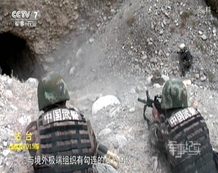 新疆武警歼灭暴恐团伙最新画面 环境艰苦超想象