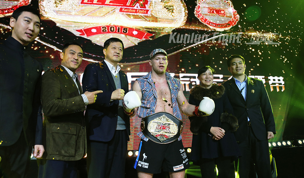 搏击高手云集洛阳 美丽死神22秒ko问鼎总冠军