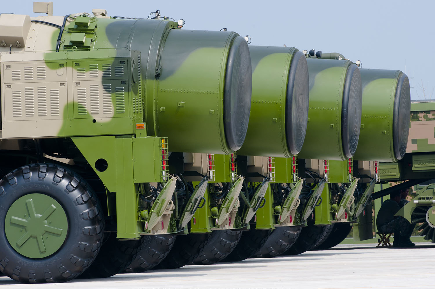 军事 高清大图 正文 16/27 观天下:2015解放军十大事影响世界 航母仅