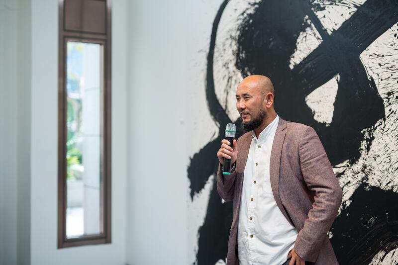 关于艺术家:秦风,1961年出生于中国新疆,毕业于山东工艺美术学院,1996