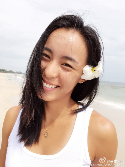 王蔷获赞最美小花酷爱自拍大秀好身材912