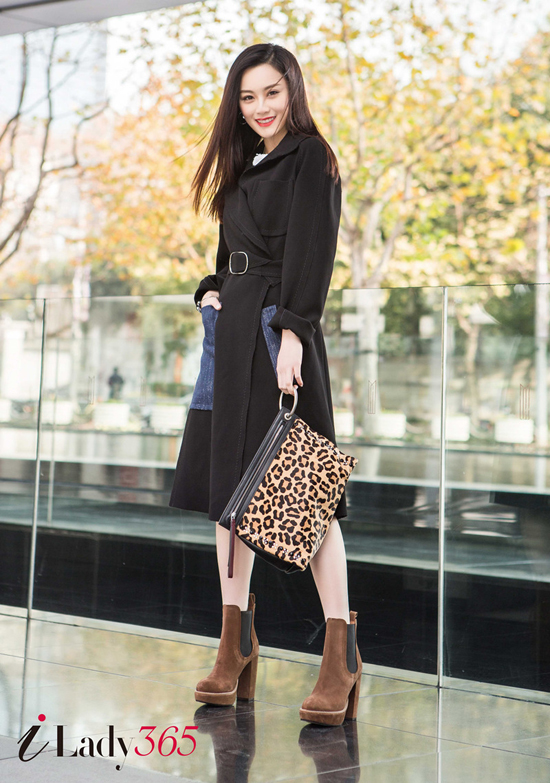 尚语贤初春街拍大片曝光色彩绚烂笑容甜美