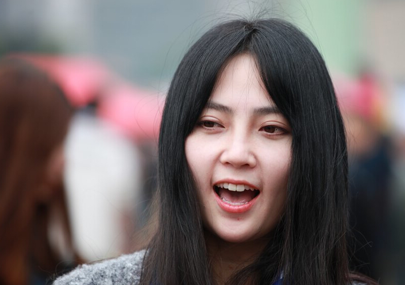 重庆主场美女球迷争芳斗艳