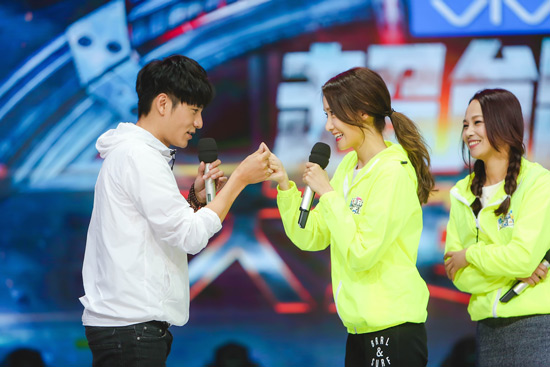 陈坤做客快本宣传火锅英雄现场牵手林允儿