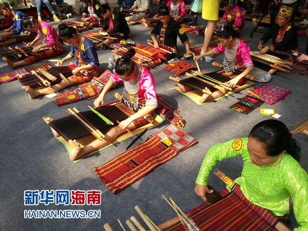 传承黎锦文化第五届海南省黎族织锦大赛举行