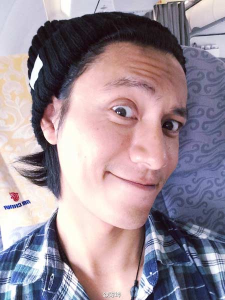 新闻资讯 娱乐体育 > 正文  陈坤自拍照 8月30日早,陈坤在微博上晒出