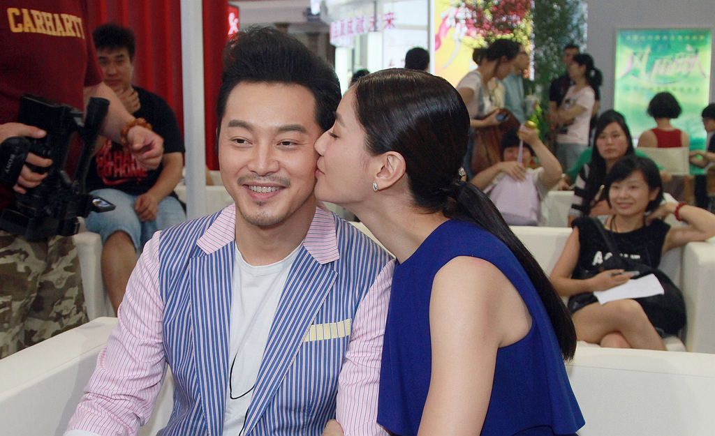 孩奴造势胡可亲吻沙溢大秀恩爱高清大图